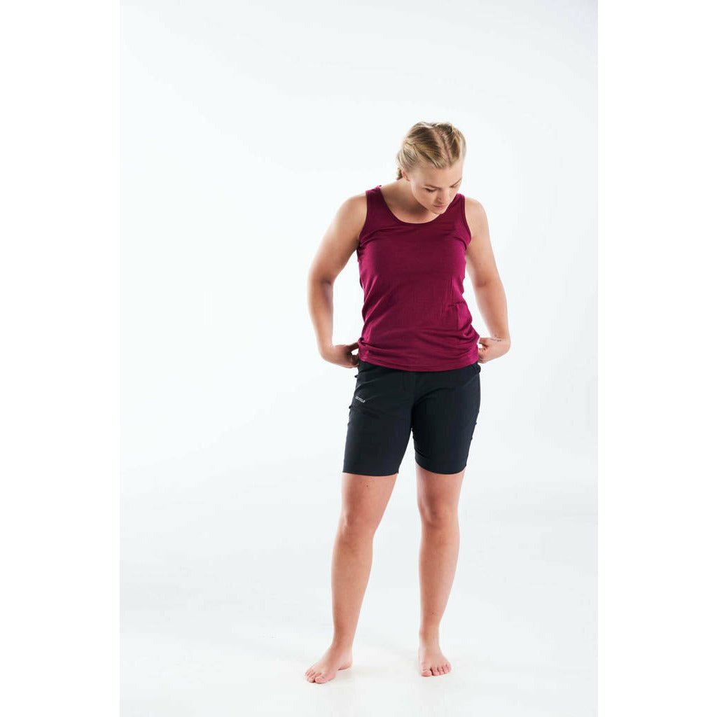 EIKA WOMAN SINGLET 'BEETROOT' - Devold New Zealand